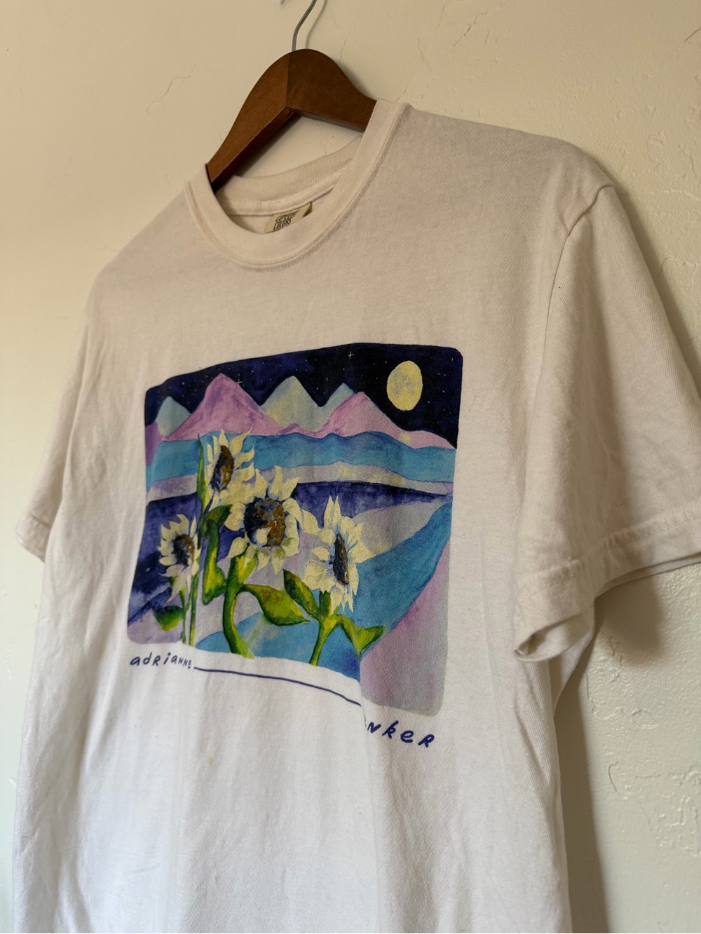 Adrienne Lenker  tee